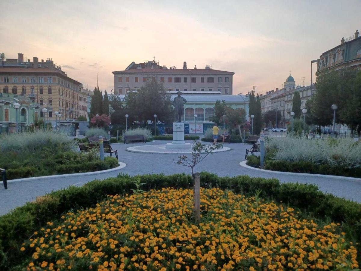 In The Centar Of Rijeka Apartment Bagian luar foto