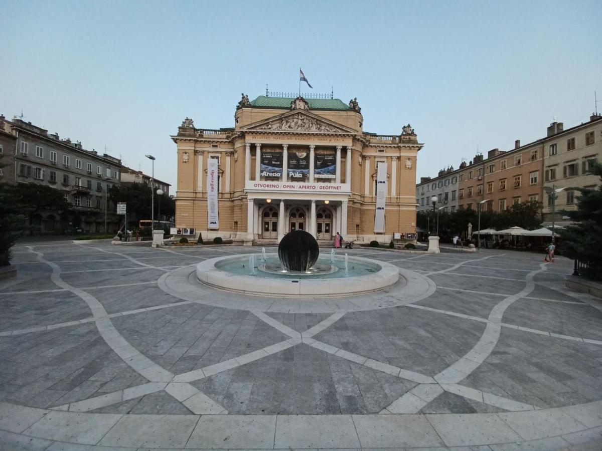 In The Centar Of Rijeka Apartment Bagian luar foto